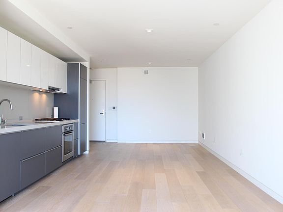 4th image of 616 20th St Unit 230