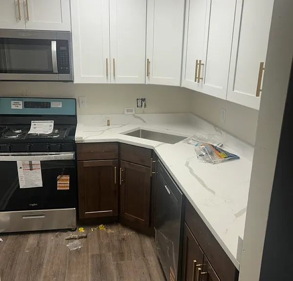 301X Dupont Ave — Photo 2