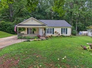 129 Whispering Pine Ln NE, White, GA 30184