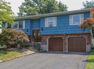 18 Stubbe Dr, Stony Pt, NY 10980