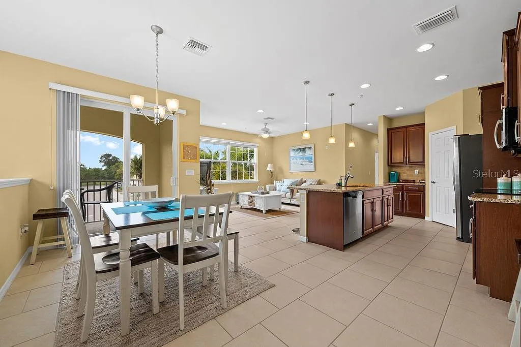 2 bed, 2.0 bath, 1135 sqft, $2,150 — Photo 3