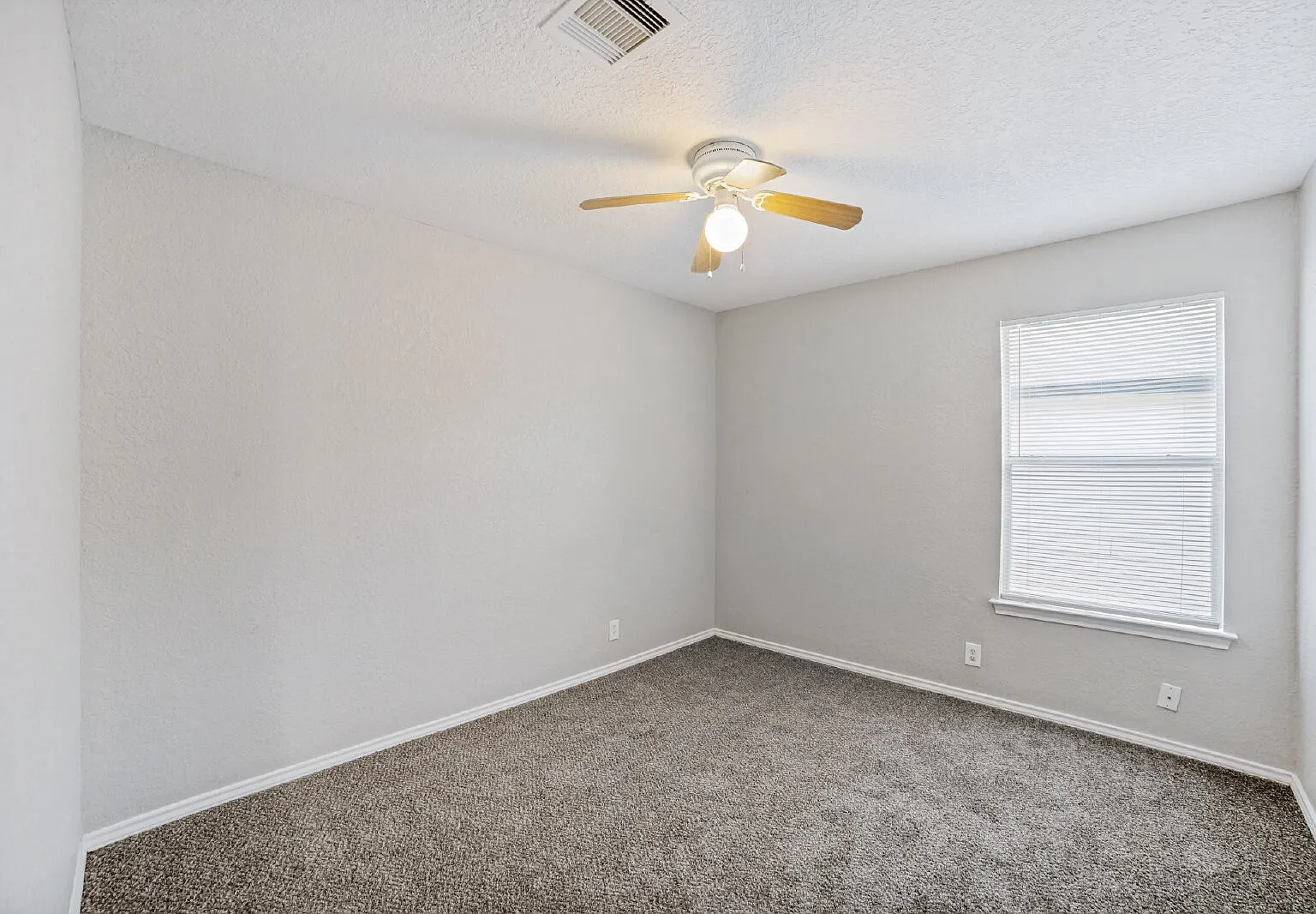 3 bed, 2.5 bath, 2175 sqft, $1,575 — Photo 3