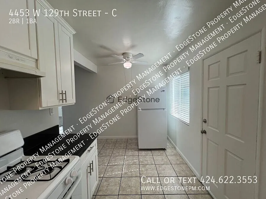2 Bedroom / 1 Bathroom Apartment For Rent in Hawthorne — Photo 4