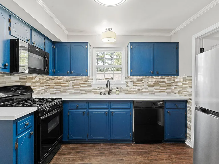 329 Lamplighter Ln — Photo 4