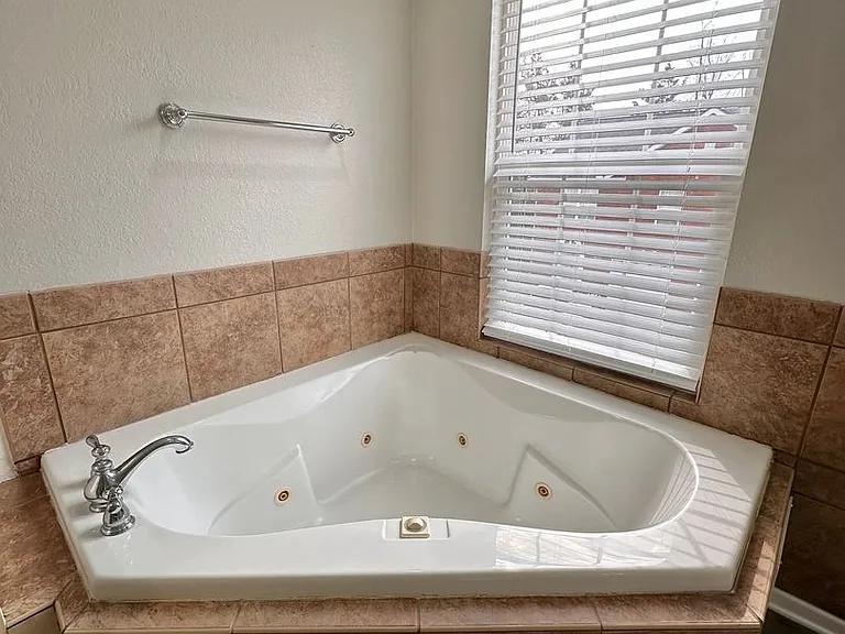 Fox Springs Condos — Photo 22