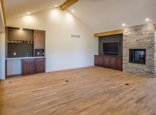 N104W5812 Henry Ct, Cedarburg, WI 53012