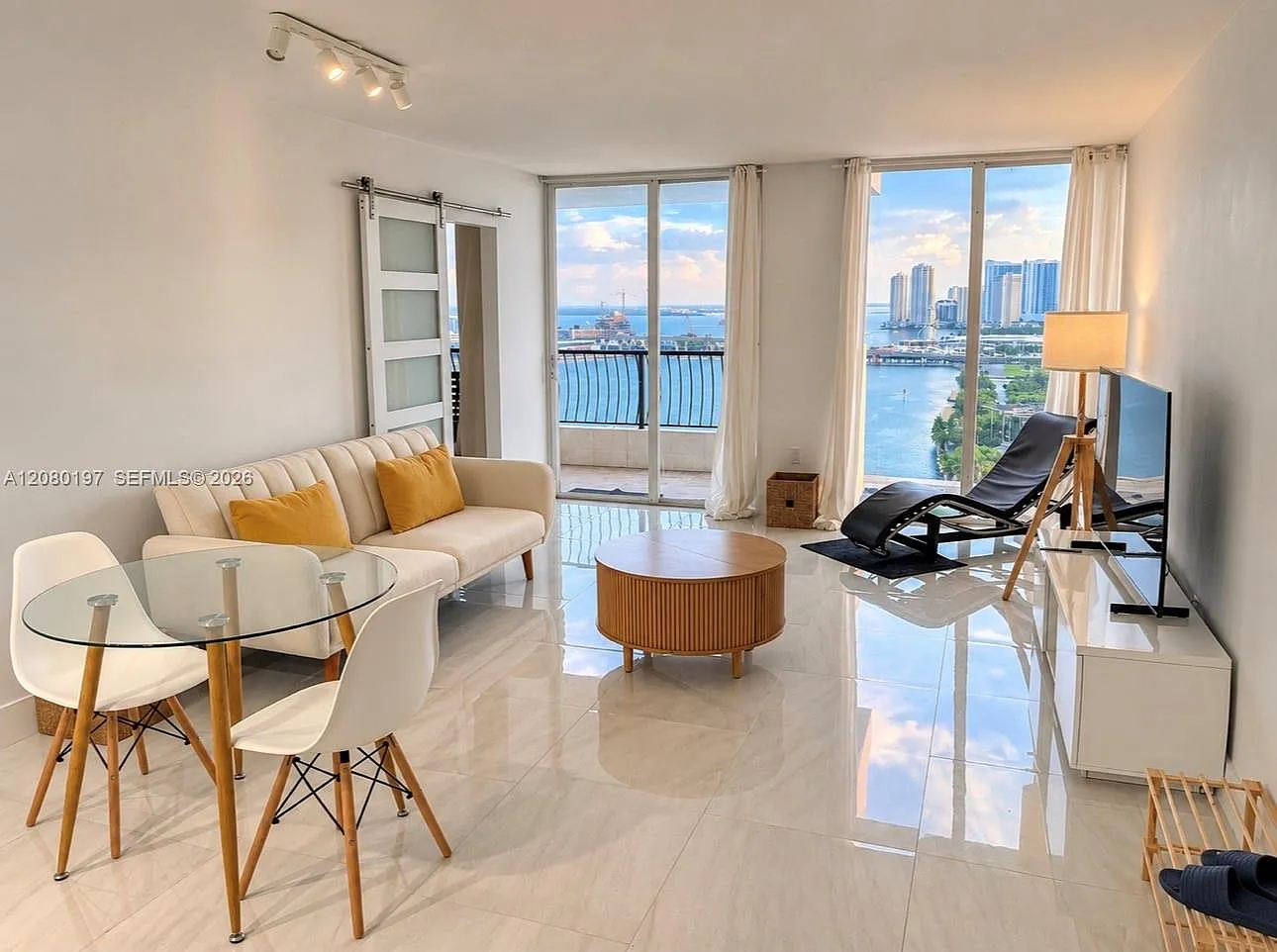 Venetia Condo — Photo 2