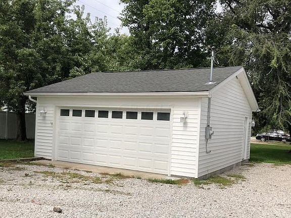 3rd image of 235 Vine St