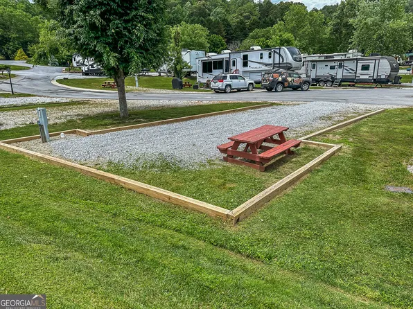 48 Newmar Ct, Dillard, GA 30537