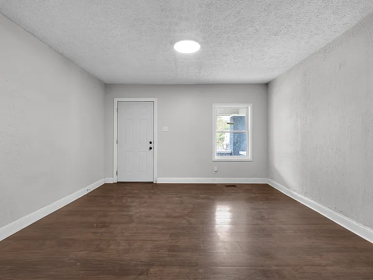 411 N Oakland Ave — Photo 6
