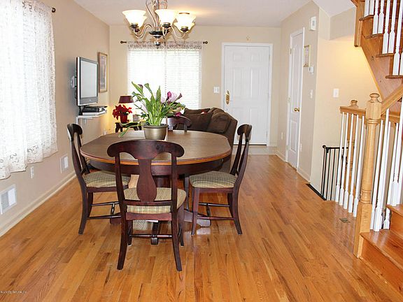 2nd image of 576 Buchanan Ave