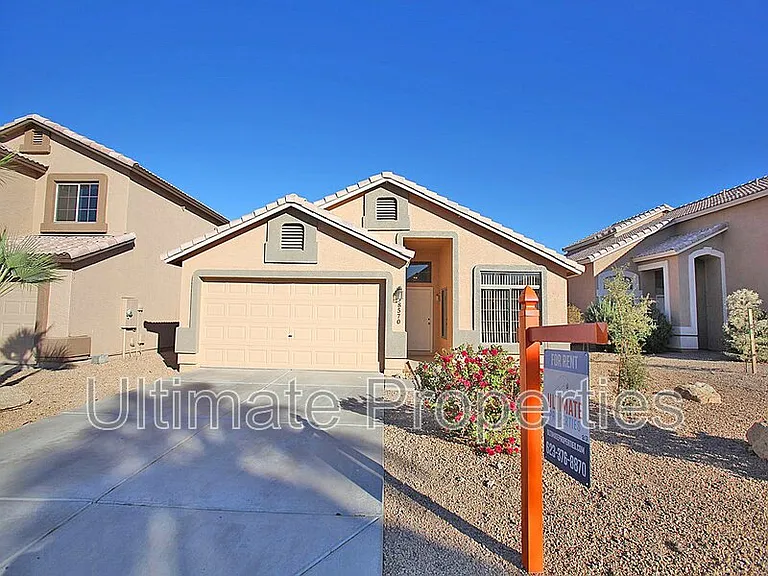 8570 W Rue De Lamour — Photo 2