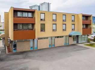 1133 17th Ave NW #1-10, Calgary, AB T2M0P7