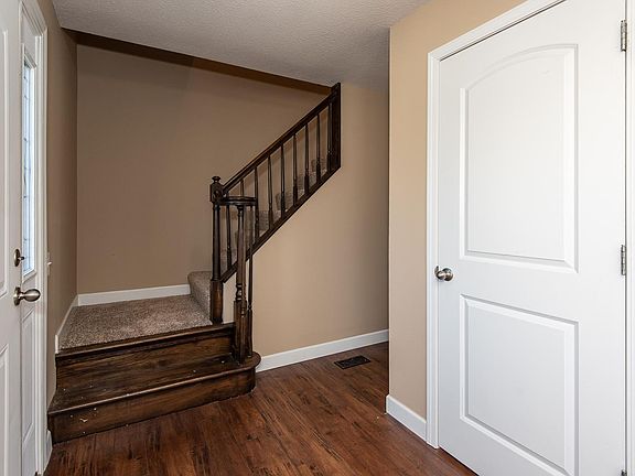 4th image of 2401 Country Wood Dr
