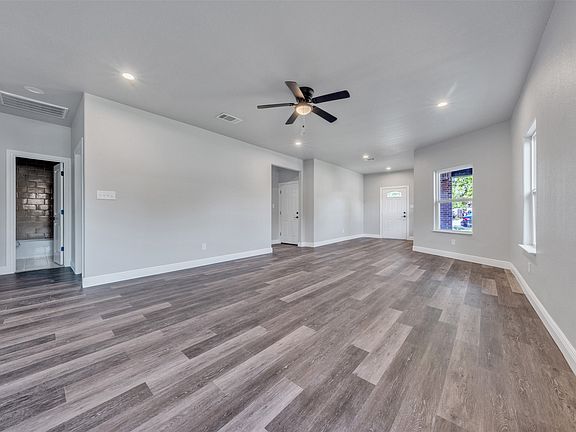 4th image of 303 Pemberton St