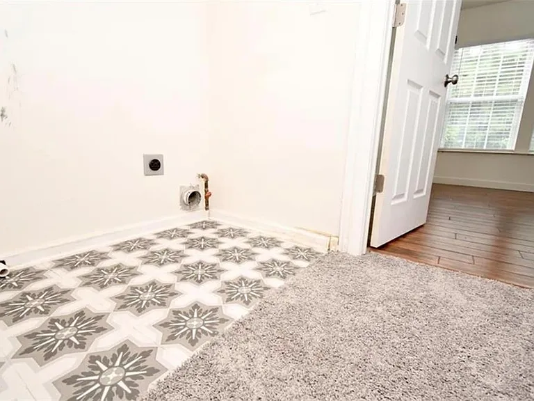 233 Buckland Dr — Photo 15