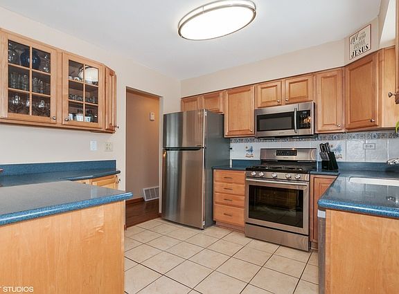 3rd image of 7316 Hawthorne Ave