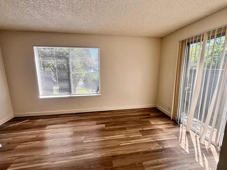 2035 Mount Olive Dr — Photo 4