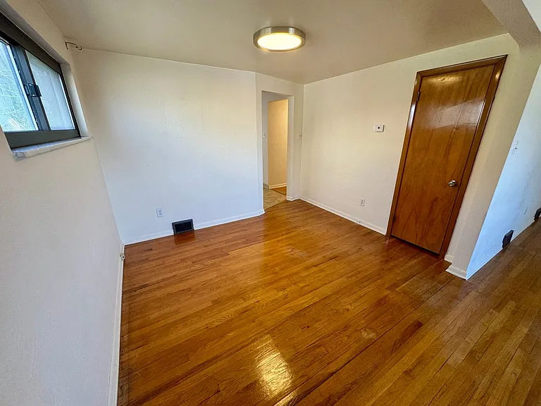 229-231 Marylea Avenue (LO) — Photo 15