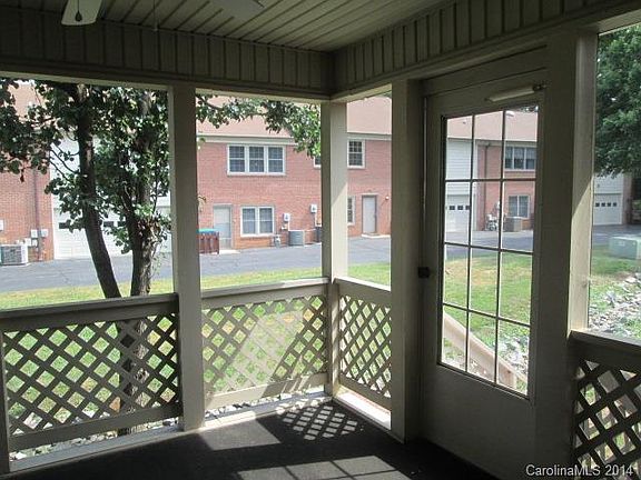 2nd image of 1400 Ravenwood Ct #1400