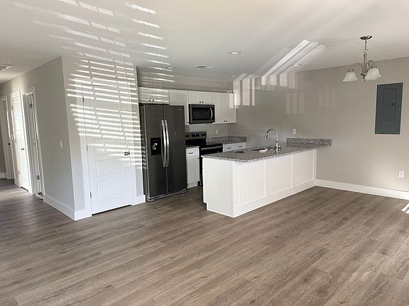 2nd image of 1119 Race St