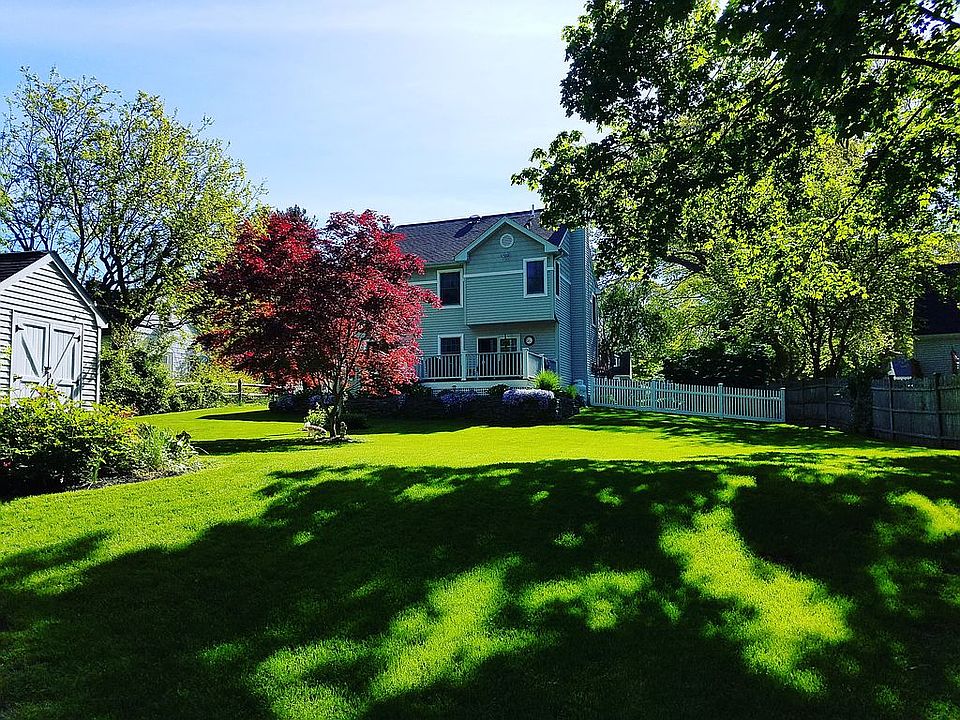 2nd image of 4 Acorn Ln