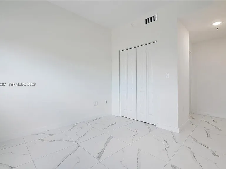 420 SW 7th Ave #204 — Photo 9