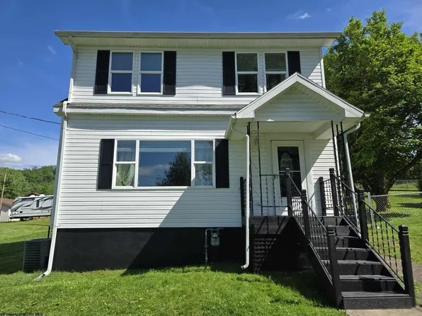 608 Ohio Ave, Nutter Fort, WV 26301