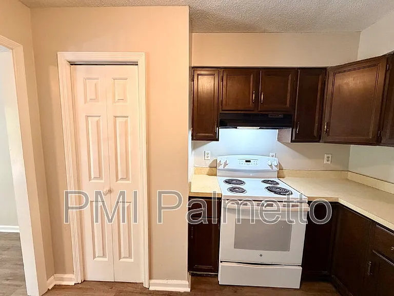33 Chestnut Ferry Rd #202 — Photo 6