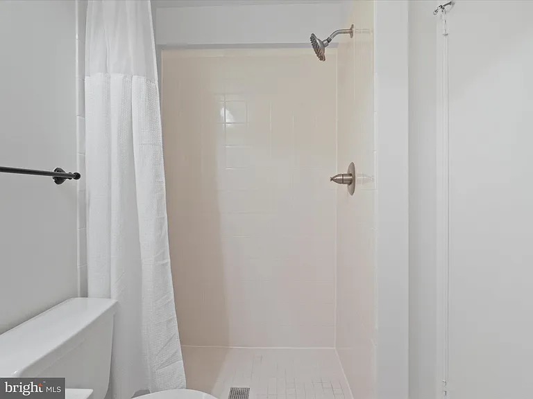 5200 Holden St — Photo 37