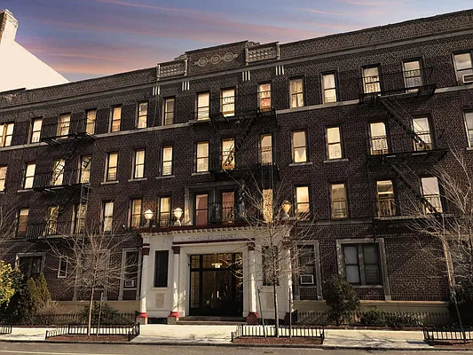 Rented by Book A Broker | media 18