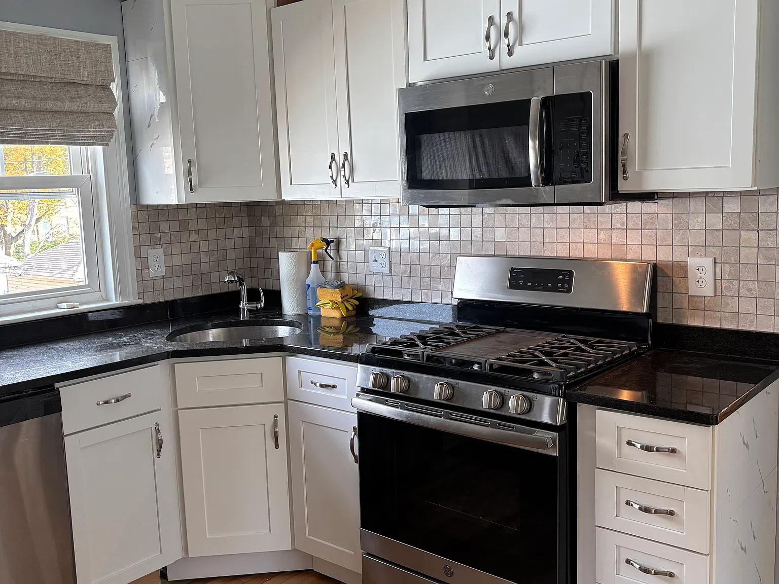 2 bed, 1000 sqft, $2,850 — Photo 3