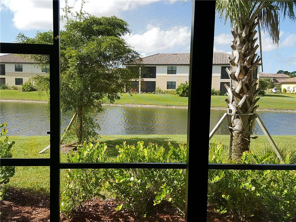 3 bed, 2.5 bath, 1881 sqft, $4,000 — Photo 2