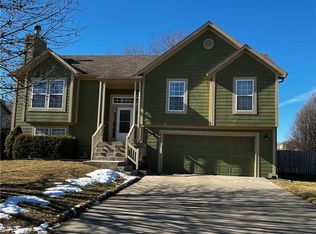 21785 S Lincoln Ter, Spring Hill, KS 66083