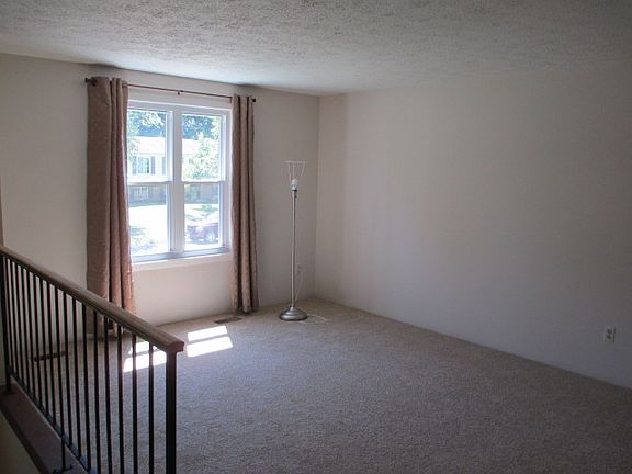 4th image of 1522 Meadowcrest Ct