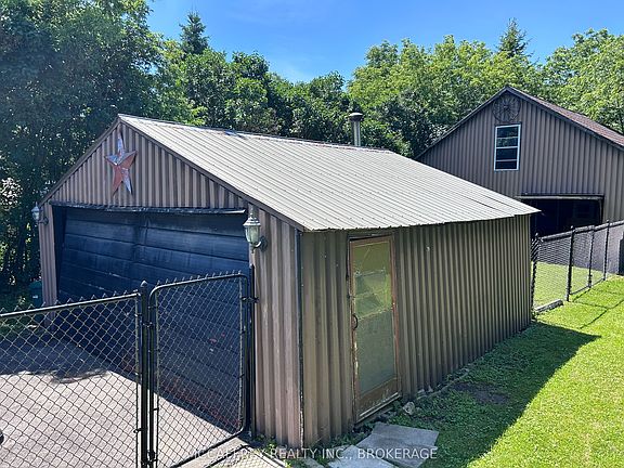 3rd image of 525 Cannifton Rd N