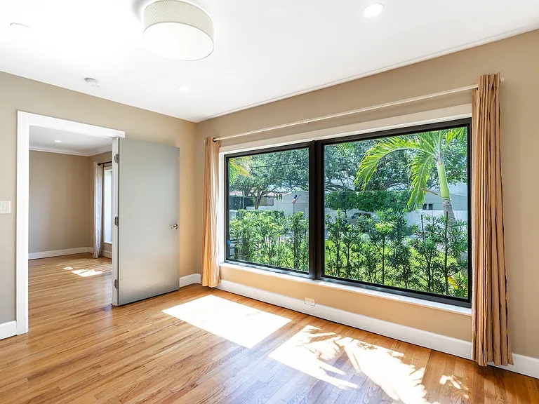15 S Victoria Park Rd — Photo 10