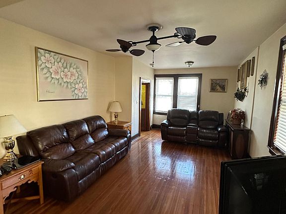 4th image of 77 Decker Ave #5