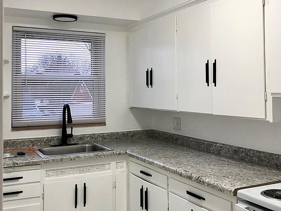 5th image of 3028 Pemberton Dr #6