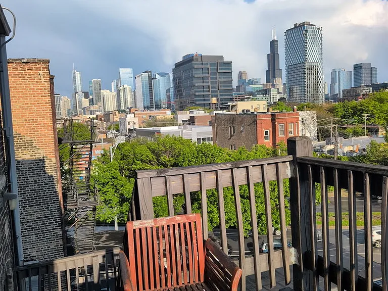 1321 W Grand Ave #4R — Photo 8
