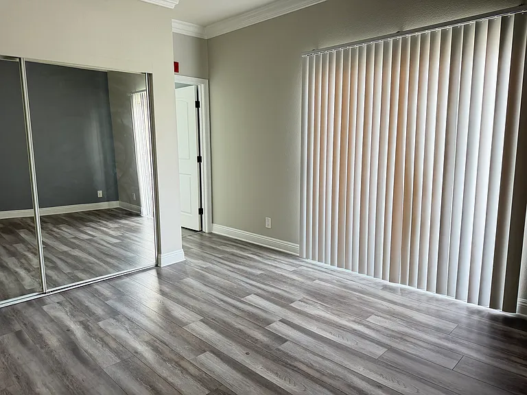 5543 Case Ave #103 — Photo 8