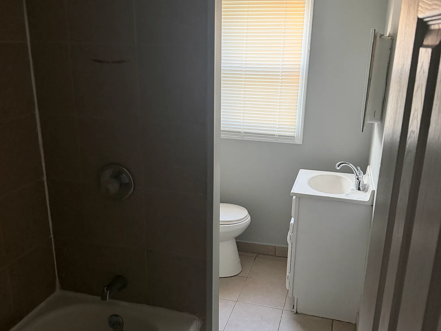 2 bed, 918 sqft, $1,675 — Photo 2