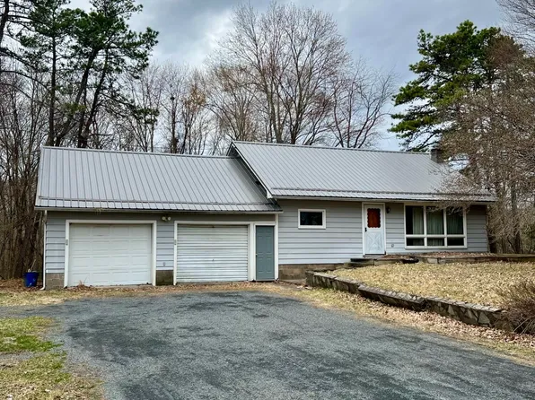 697 Wooddale Rd, East Stroudsburg, PA 18302