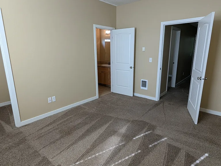 10447 NE 5th Cir — Photo 8