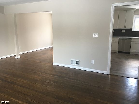 5th image of 66 Nicholas Ave