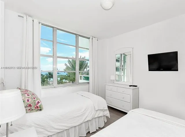 5151 Collins Ave — Photo 8