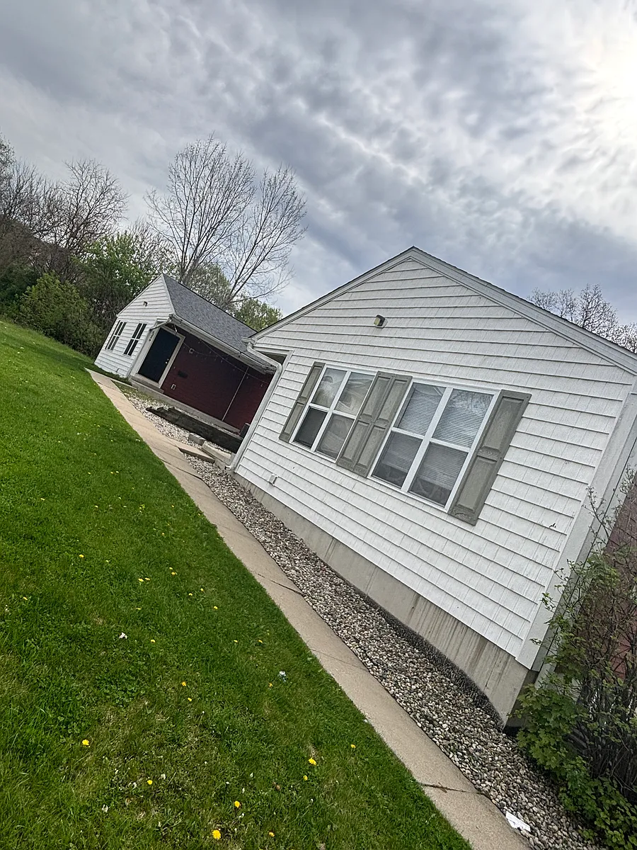 Building Photo - 1329 Fraternity Village Dr