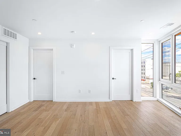1522 Rhode Ave NE #202 — Photo 2