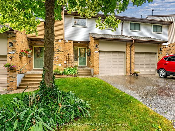 2nd image of 69 Lynden Cir