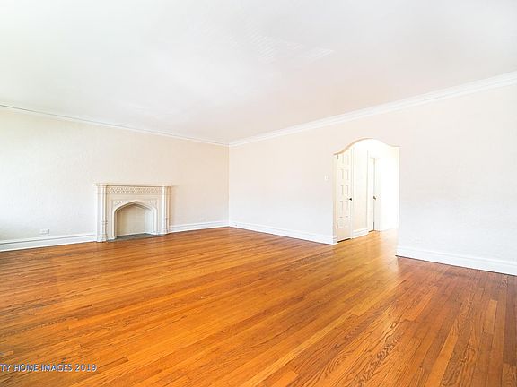 4th image of 7549 N Claremont Ave #2